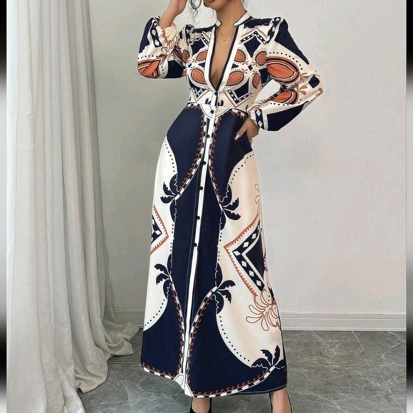 Elegant Navy and White Maxi Dress - Picture 5 of 5